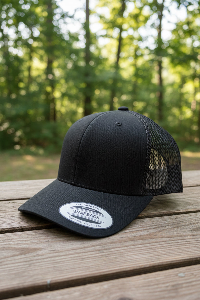 Casquette avec patch de cuir gravé