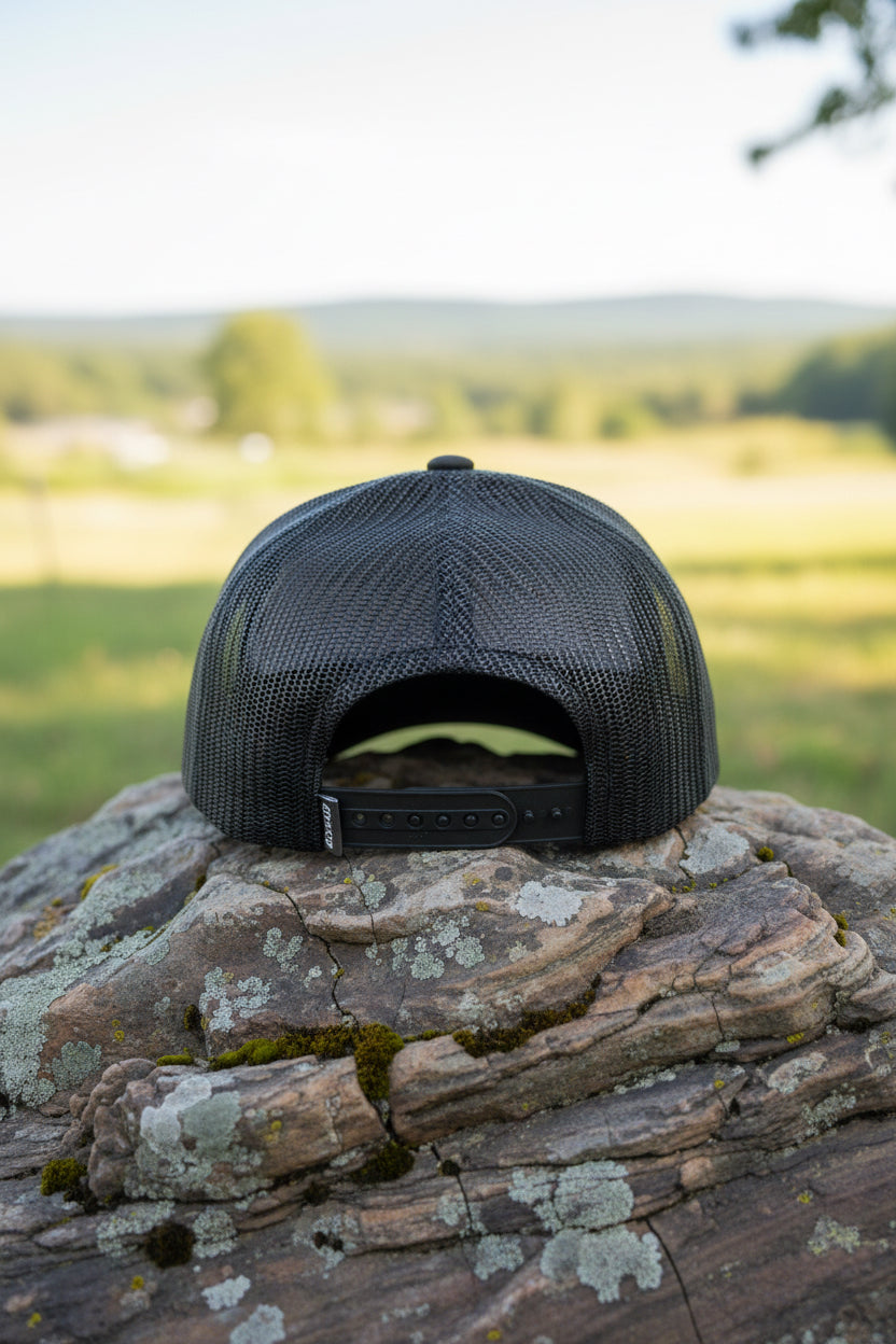Casquette avec patch de cuir gravé