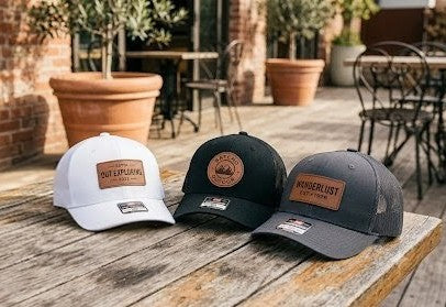 Casquette femme avec patch en cuir personnalisée au laser